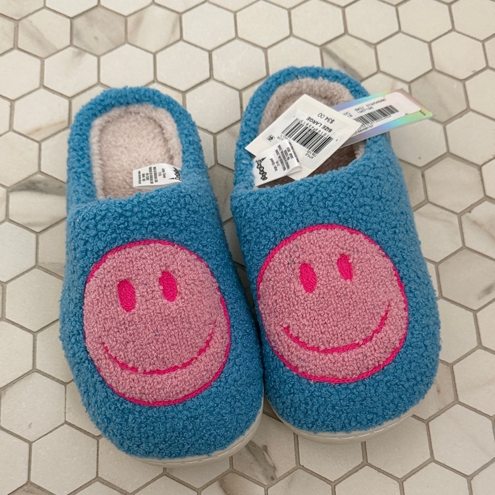 Iscream Brand Cozy Blue and Pink Kids Smiley Face Slippers Size LG 7-9